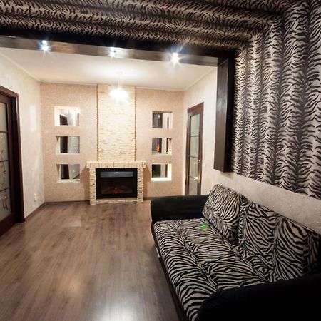 Ferienwohnung Prospekt Svobody 40 Uschhorod Exterior foto