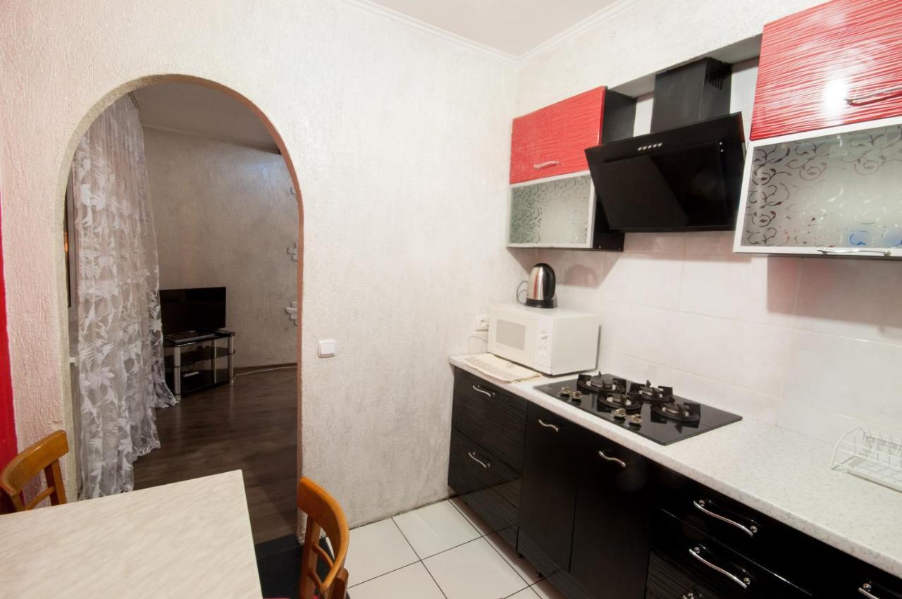 Ferienwohnung Prospekt Svobody 40 Uschhorod Exterior foto