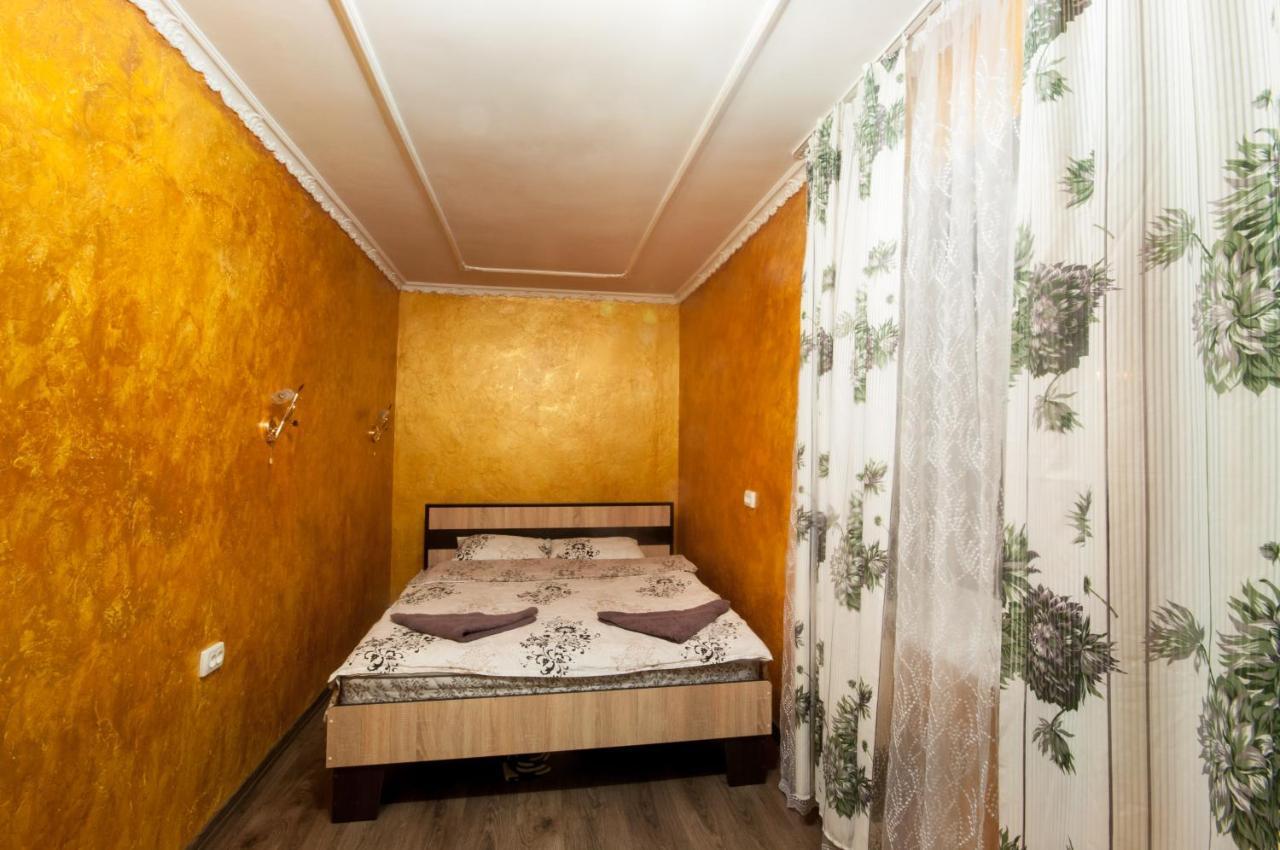 Ferienwohnung Prospekt Svobody 40 Uschhorod Exterior foto